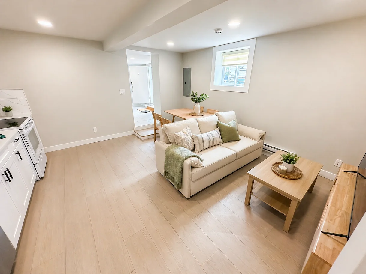 Downtown two-bedroom apartment — property photo 2