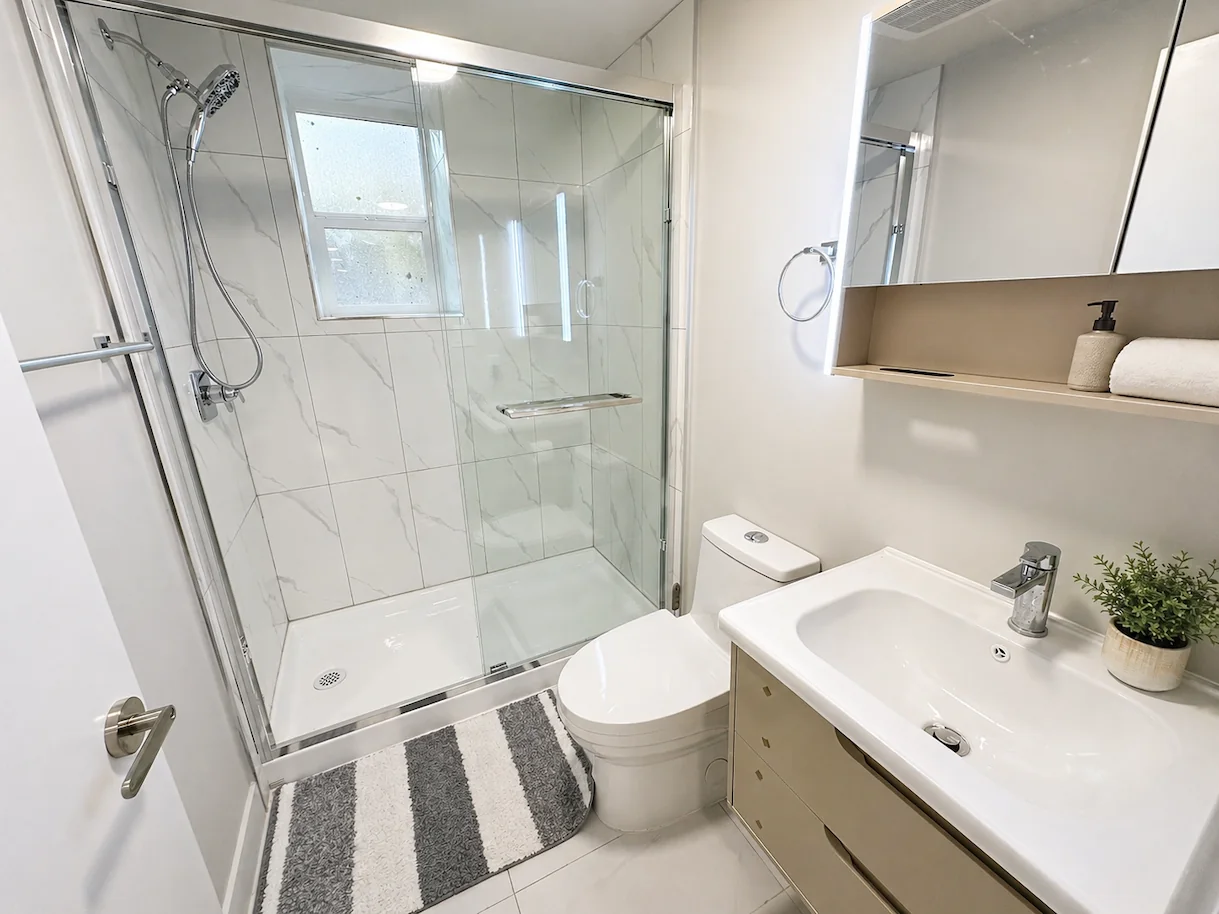 Downtown two-bedroom apartment — property photo 4